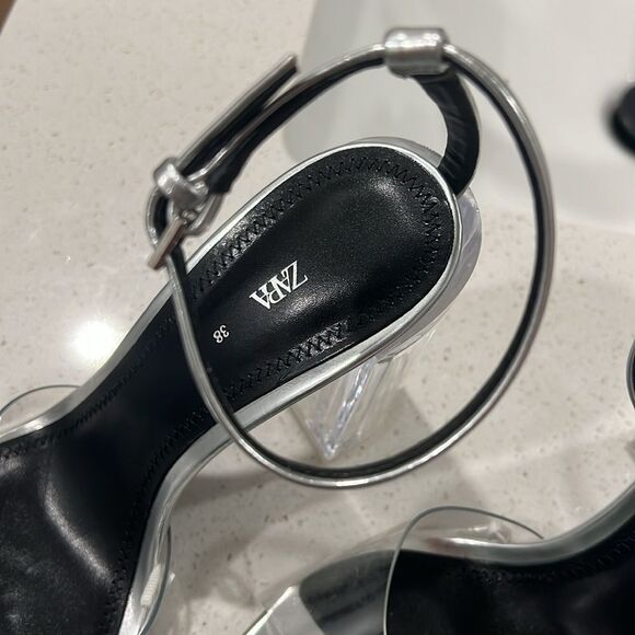 Zara • Silver wide heel vinyl sandals - Picture 6 of 10